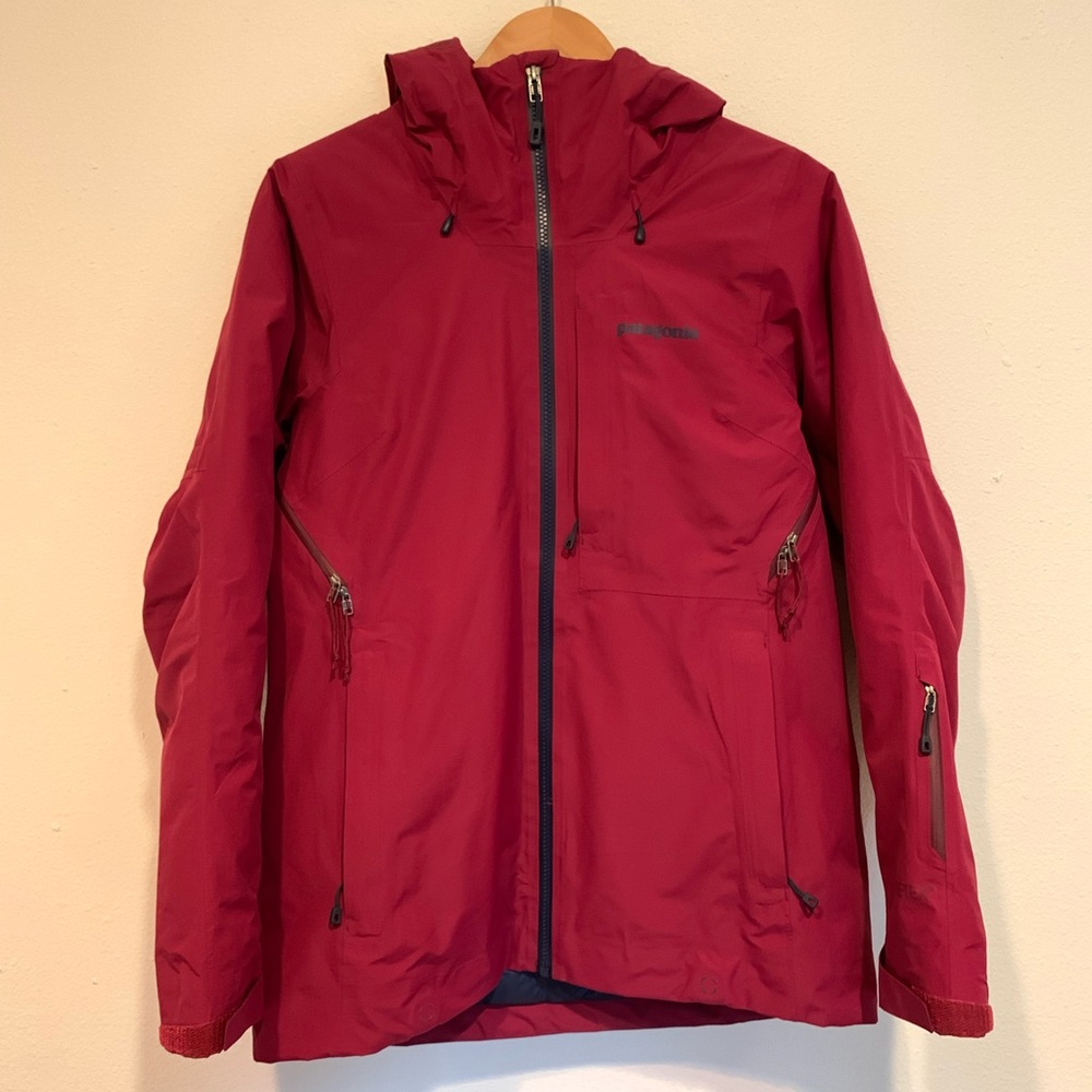 Patagonia Womens Primo Down Jacket Size S. Never worn, no tags. No powder skirt